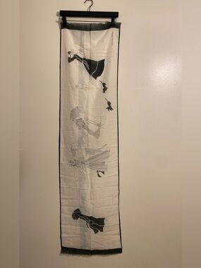 GEOFFREY BEENE Black & White Illustrated Scarf